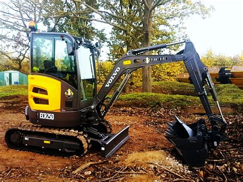 mini digger and driver hire suffolk|Affordable digger and dumper hire: K Beales Plant Hire.